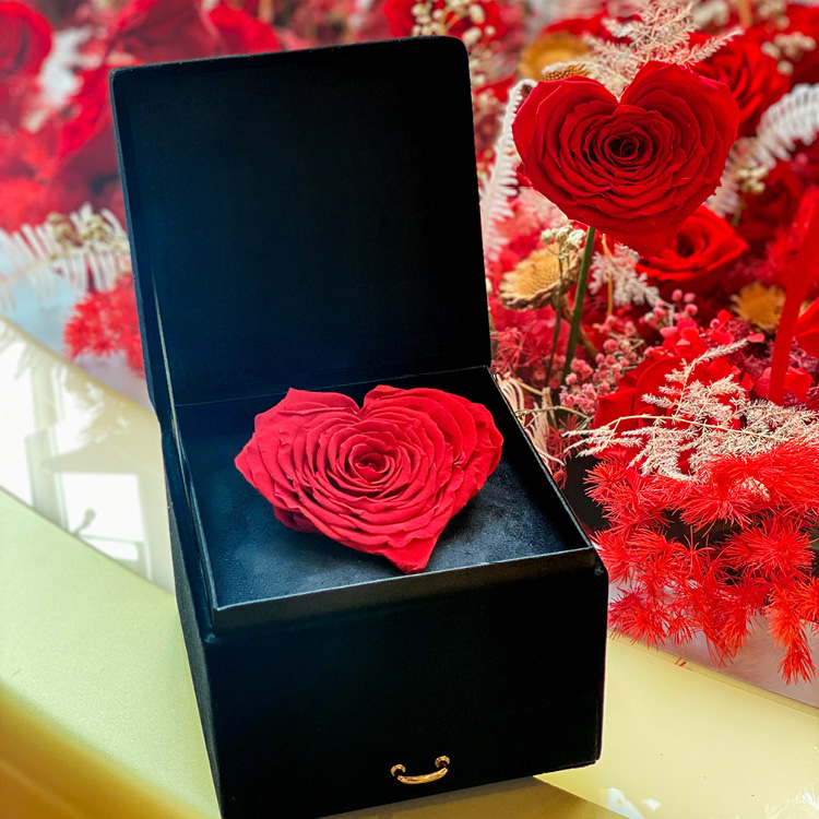 心型玫瑰保鮮花禮盒。
