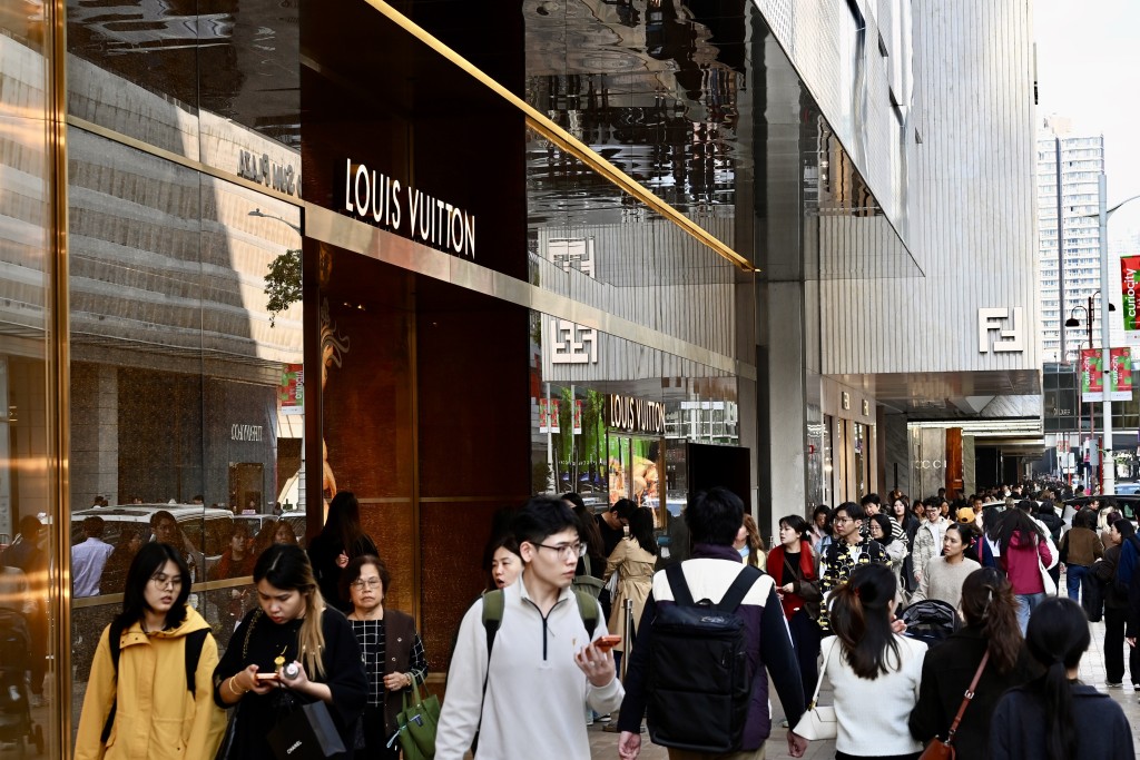 聖誕假期兼周末，不少市民和遊客出行。