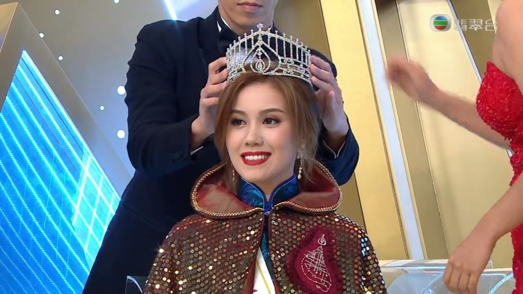 出身於選美世家!
