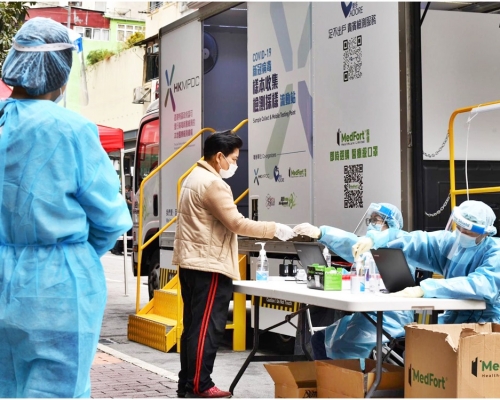 有受影響的市民今日到位於廣東道的流動站檢測採樣。