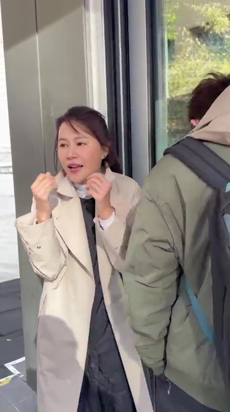 畫面搞笑。