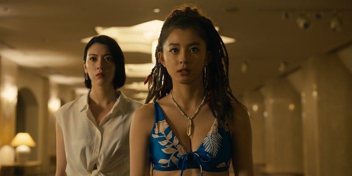 朝比奈彩曾演出人氣劇《今際之國的有栖》。