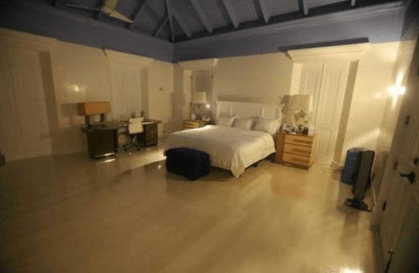 美國眾議院監察委員會的民主黨議員早前公開14份從未曝光的影像與照片，內容來自愛潑斯坦位於美屬維京群島的小聖詹姆斯島（Little St. James）住所內部情景。法新社