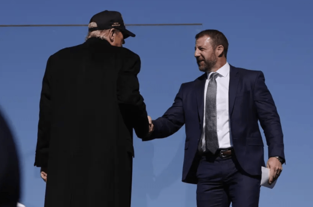 特朗普在社交媒體 Truth Social 發文，一方面大讚馬林是「備受尊敬」的參議員。美聯社