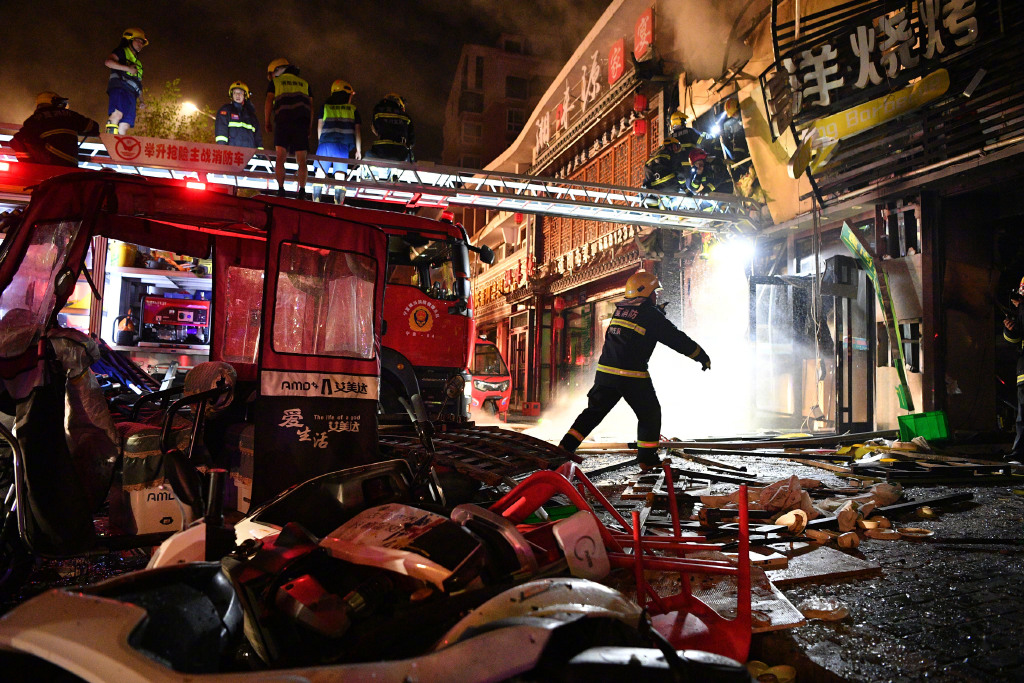 宁夏烧烤店爆炸事故 31人死亡 7人受伤 当局成立调查小组。  新华社图片