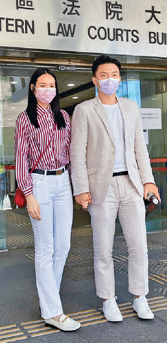 ■楊明昨日獲女友莊思明陪伴左右。
