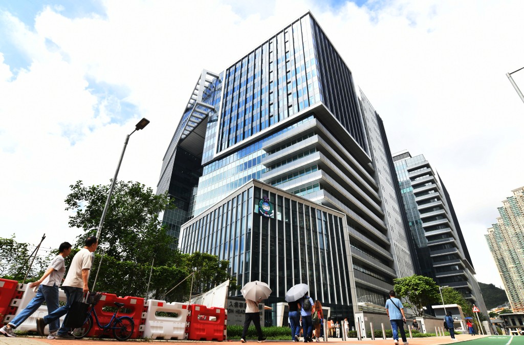 曾有一名來港讀碩士內地女子，為丈夫女兒申請受養人進入許可時，提交虛假水電費帳單作住址證明，被入境處拘捕。資料圖片