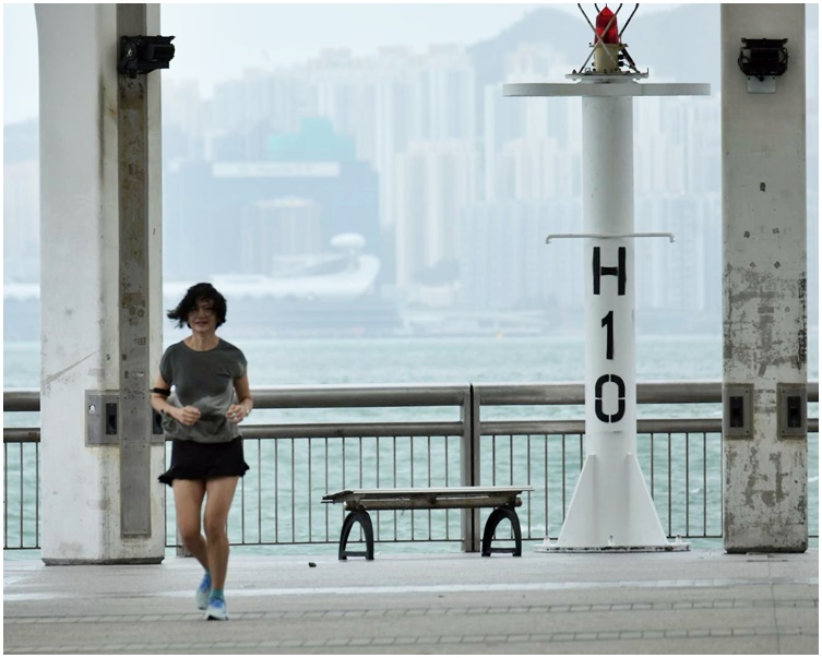 天文台在下午1時正發出黃色暴雨警告信號。