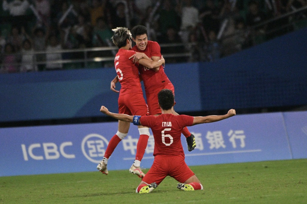 杭州亚运足球赛8强，U23港队1:0赢伊朗。  陈极彰杭州传真