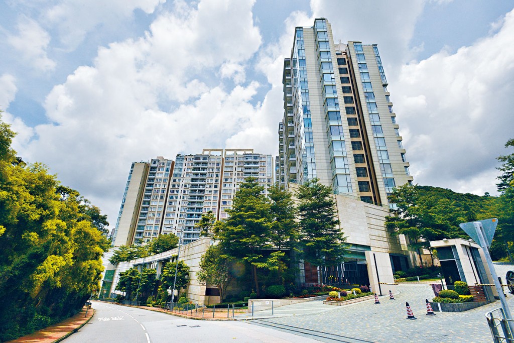 壹號雲頂一個特色戶，日前以2438萬連車位易手，原業主帳面獲利逾「8球」。