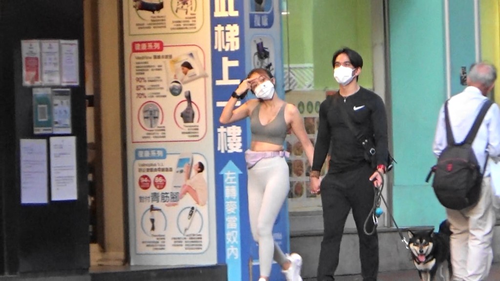 蜜運中的Andrew眼中只得女友,同愛犬Soda零互動。