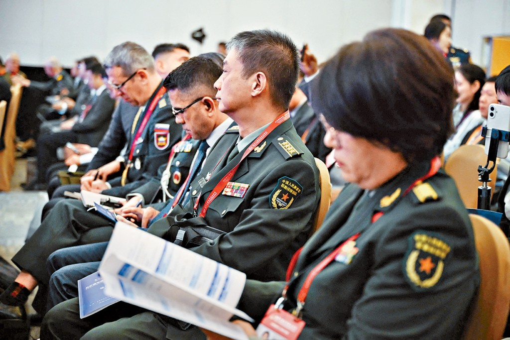 出席香山論壇的解放軍代表。
