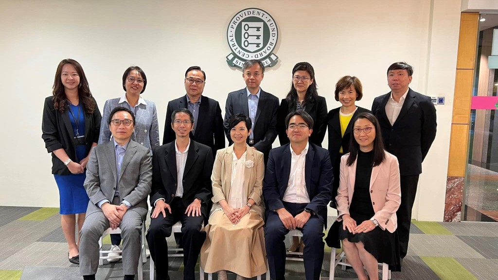 何永賢今日與新加坡中央公積金局政策統計研究部主管謝世澄會面,了解當地國民以中央公積金供款,用作置業、醫療及退休生活的情況。何永賢fb
