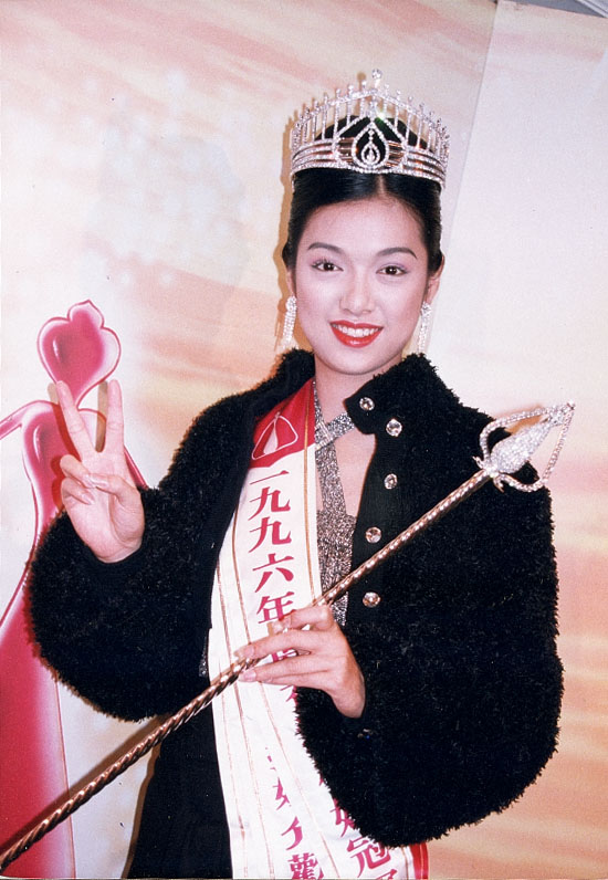 李珊珊是1996年港姐冠军，兼1997年华姐亚军。