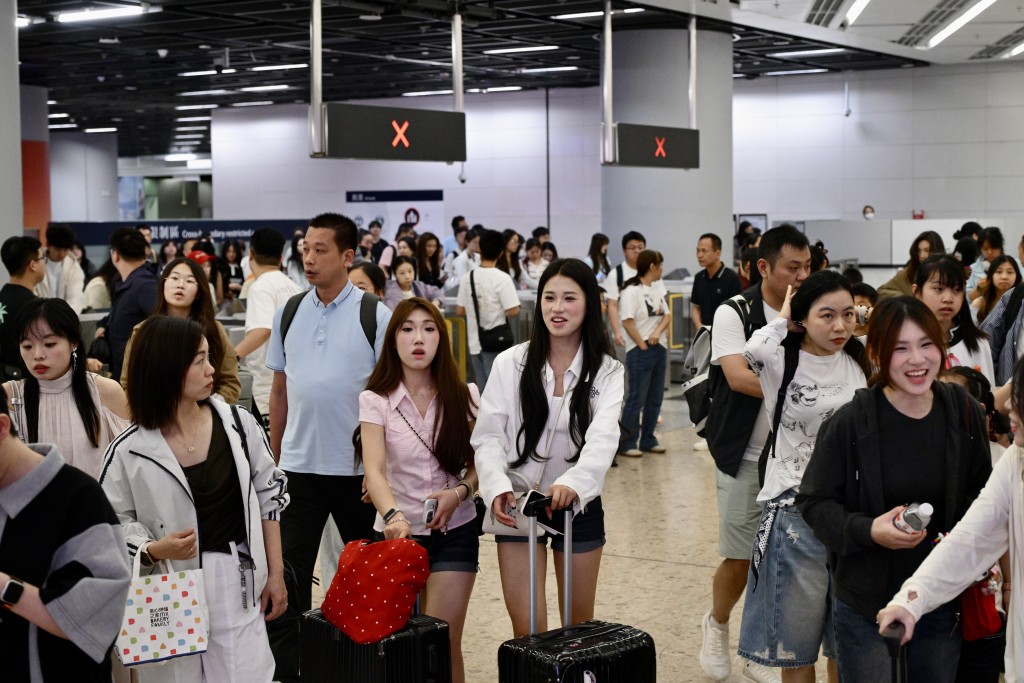當中內地訪港旅客共約101萬人次，較去年上升10%。資料圖片