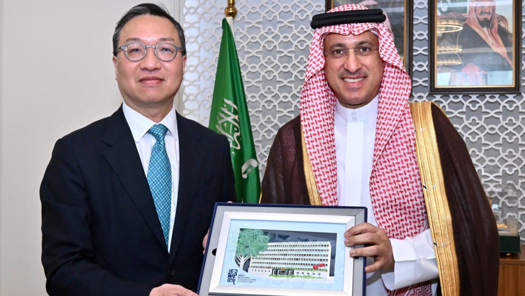 林定國(左)沙特司法部副大臣Najem bin Abdullah al-Zaid。政府新聞處