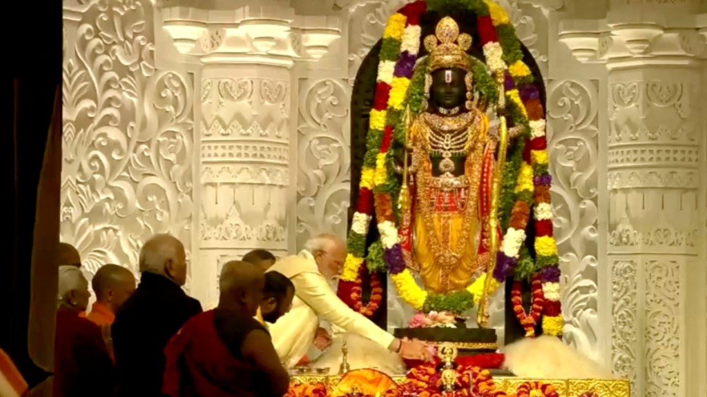 印度总理莫迪参加罗摩王子神像开光仪式。（路透社）