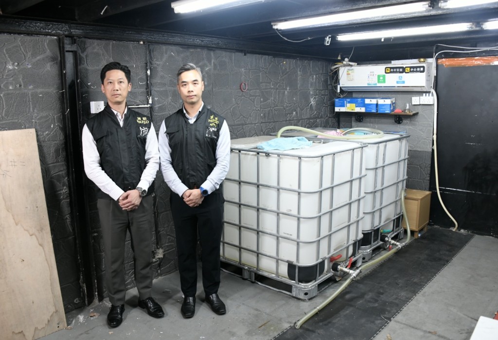 消防处捣破一个位于土瓜湾益丰大厦D座地舖的非法加油站。杨伟亨摄
