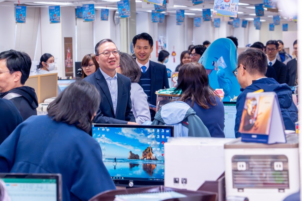 林定國表示,政府各部門在投票日當天,會靈活調配額外人手上班。林定國FB圖片 林定國表示,政府各部門在投票日當天,會靈活調配額外人手上班。林定國FB圖片