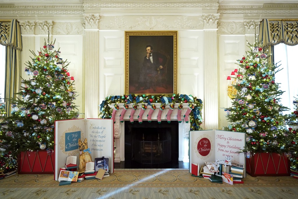 白宮內的聖誕佈置和裝飾，以We the People作為主題。AP