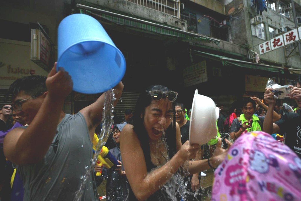 九龍城潑水節市民泰國人大玩水戰
