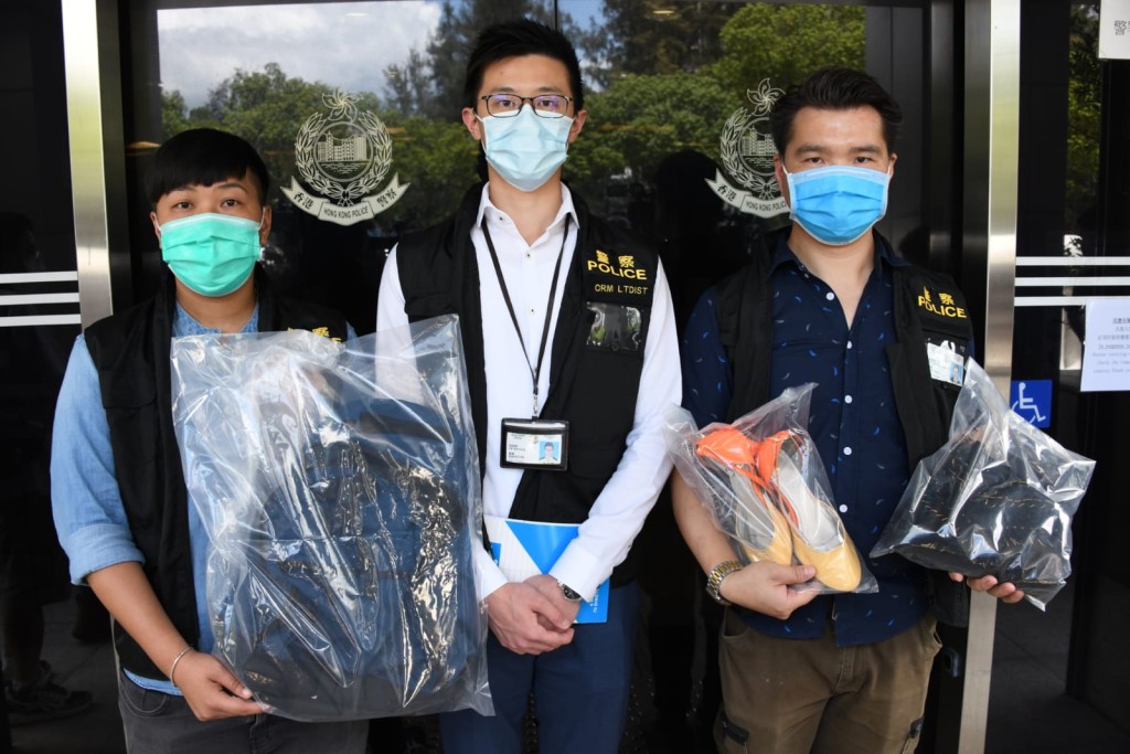 警方展示檢獲的證物。