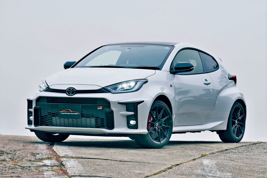 GR Yaris由豐田旗下Gazoo Racing部門按照WRC越野車隊總監Tommi Makinen要求特別打造，車架懸掛結構及傳動系統跟普通版Yaris完全不同。