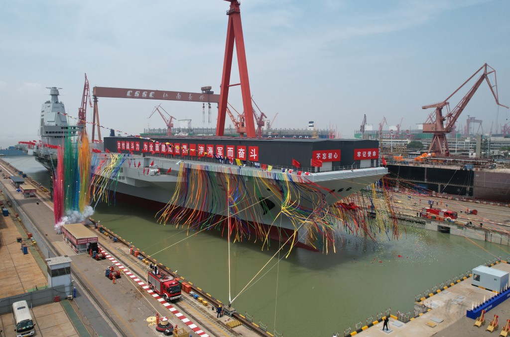 我國第三艘航空母艦命名為「中國人民解放軍海軍福建艦」，新華社