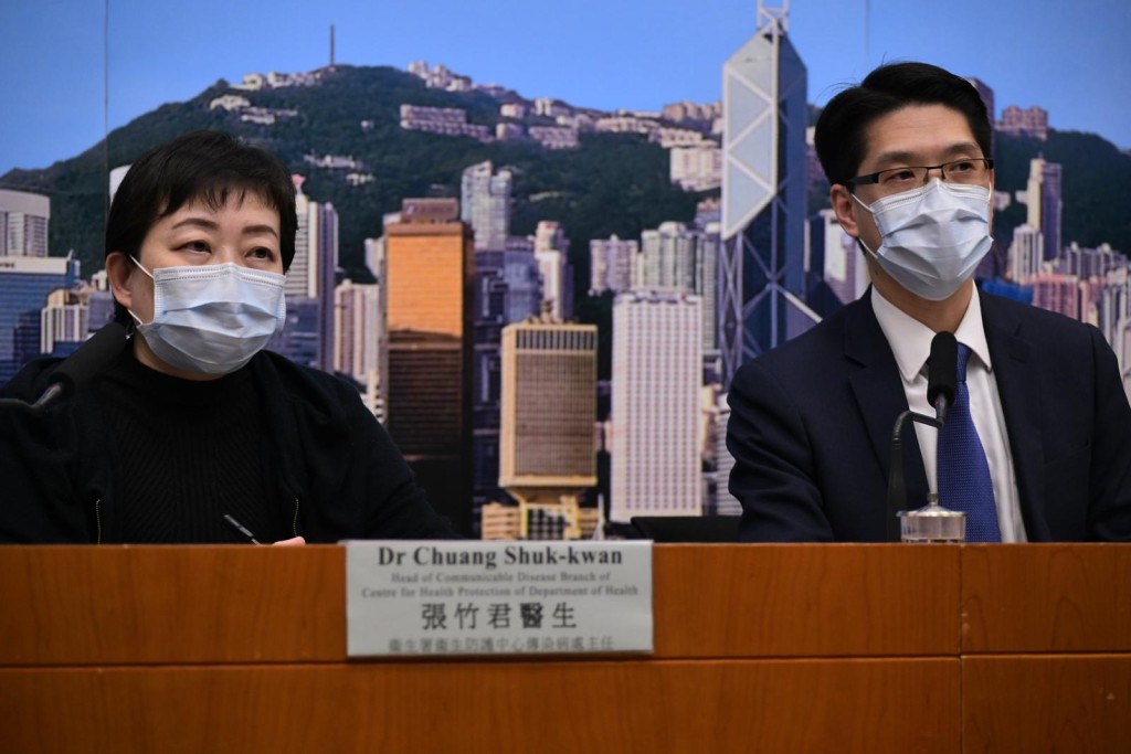 衛生防護中心傳染病處主任張竹君（左）