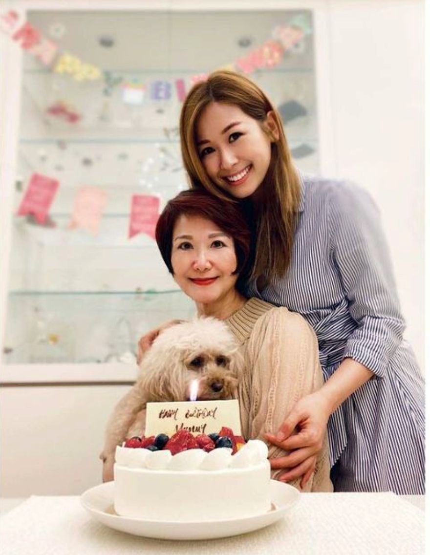 梁小玲與趙崇康女兒是前TVB花旦趙希洛。