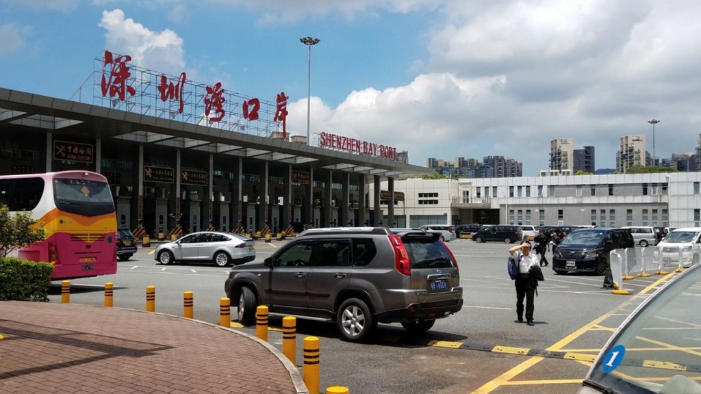 深圳今日新增15宗來自香港的輸入個案。資料圖片