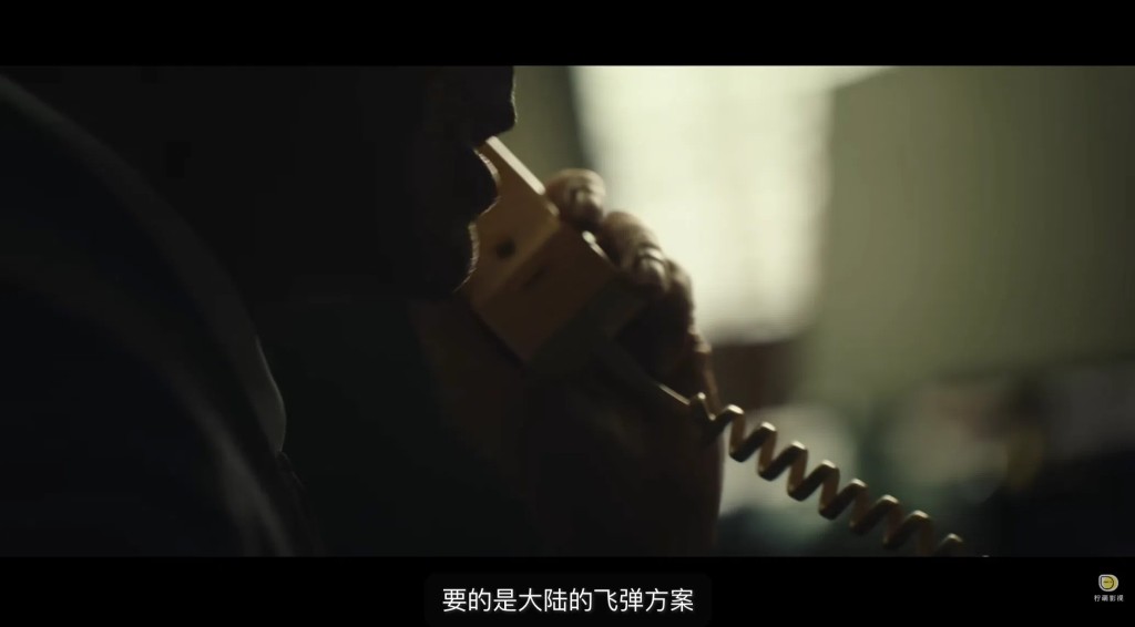 外形和口音形似李登辉的人物在《交锋》中出现。《交锋》截图
