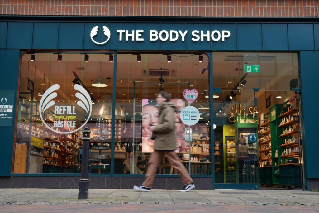 屹立半世纪、在本港也有分店的知名护肤品连锁店The Body Shop，日前宣布英国业务进入破产程序，逾2,500名员工面临失业风险。