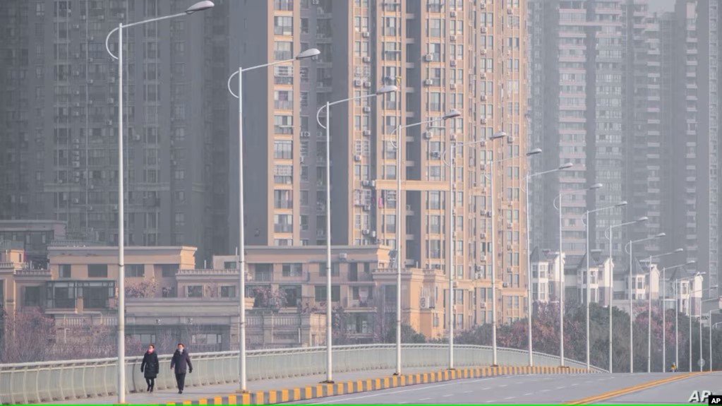 《一部未完成的电影》以武汉封城为题材。美联社