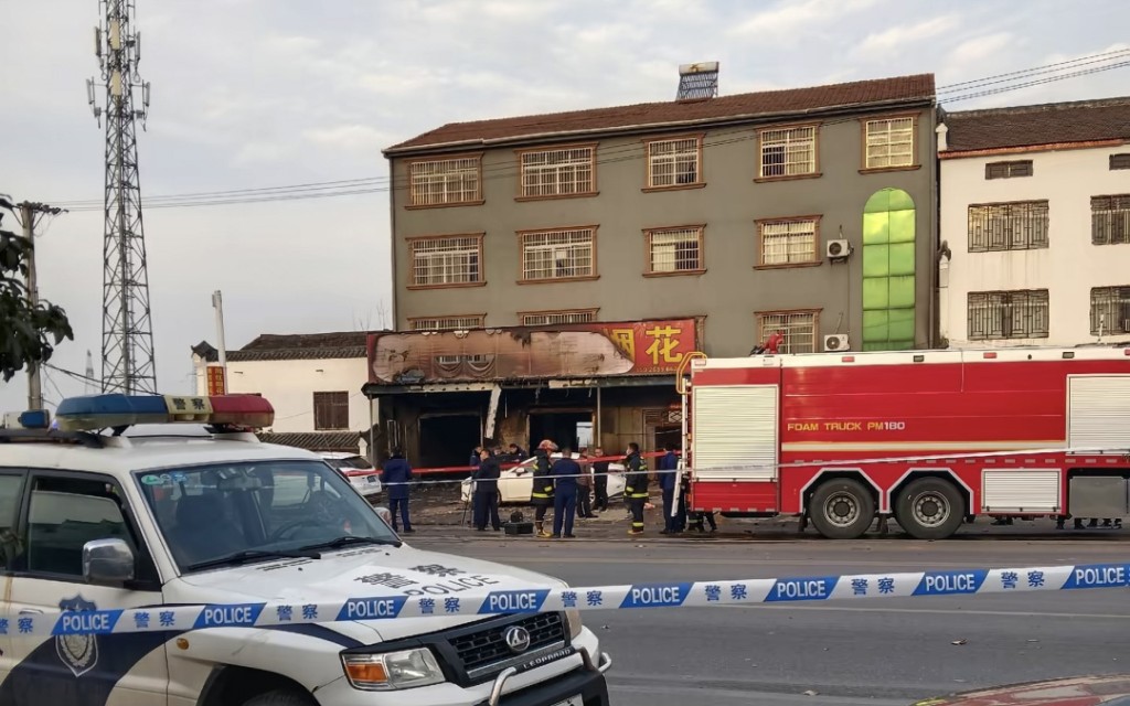湖北宜城一家煙花爆竹店初二起火，造成12人死亡。新華社