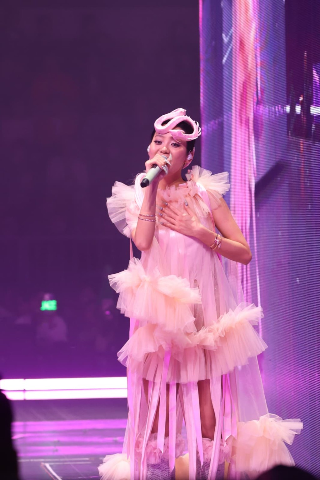 其個唱主題正是比喻如蛇妖經歷修煉，轉化為人，最終尋回真我。