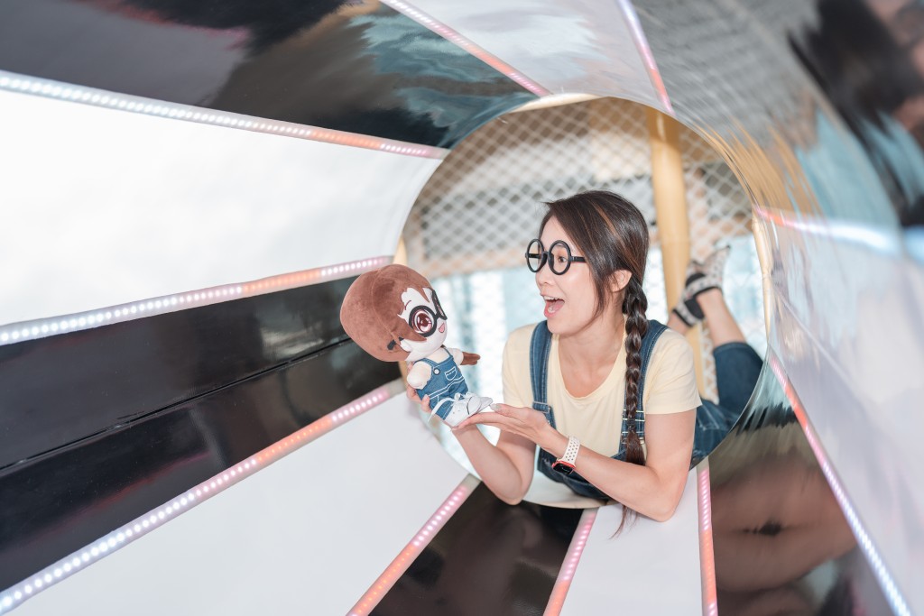 将专业与创意结合,使影片内容始终保持新鲜感与实用性,或许正是频道深受小朋友和家长喜爱的原因。(图片来源:《亲子王》) 将专业与创意结合,使影片内容始终保持新鲜感与实用性,或许正是频道深受小朋友和家长喜爱的原因。(图片来源:《亲子王》)