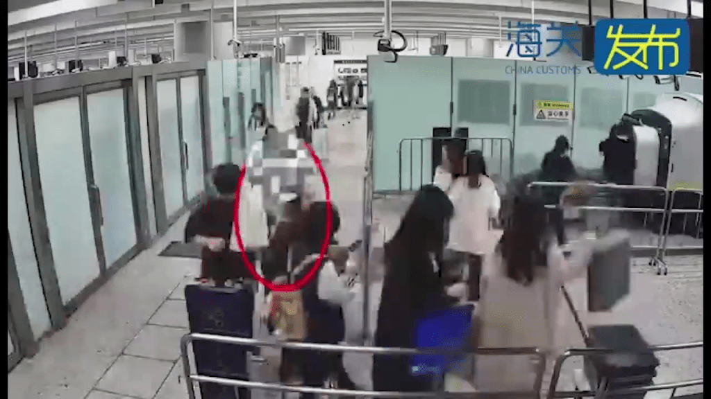 眼药水樽及化妆品樽藏冰毒，北上男西九龙站过关断正。