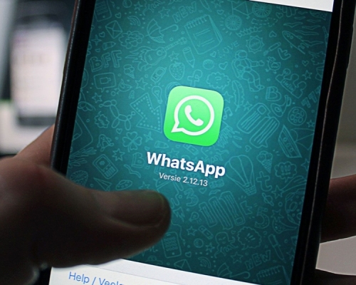 WhatsApp明年加入廣告,iOS版料先行。資料圖片