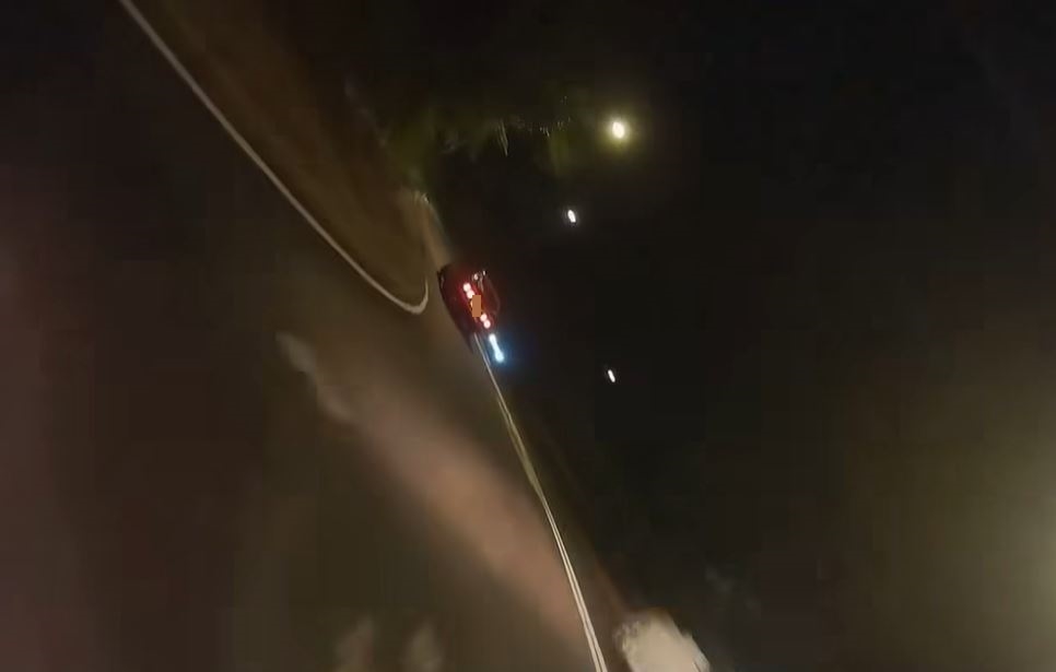 AE86落斜期間，對面線的Golf迎頭駛至。fb車cam L（香港群組）影片截圖