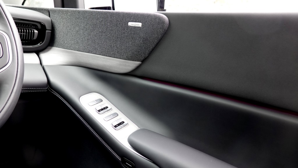 純電動豪華MPV小鵬X9 610 Pro長續航版，標配Xopera音響連全車23個喇叭。