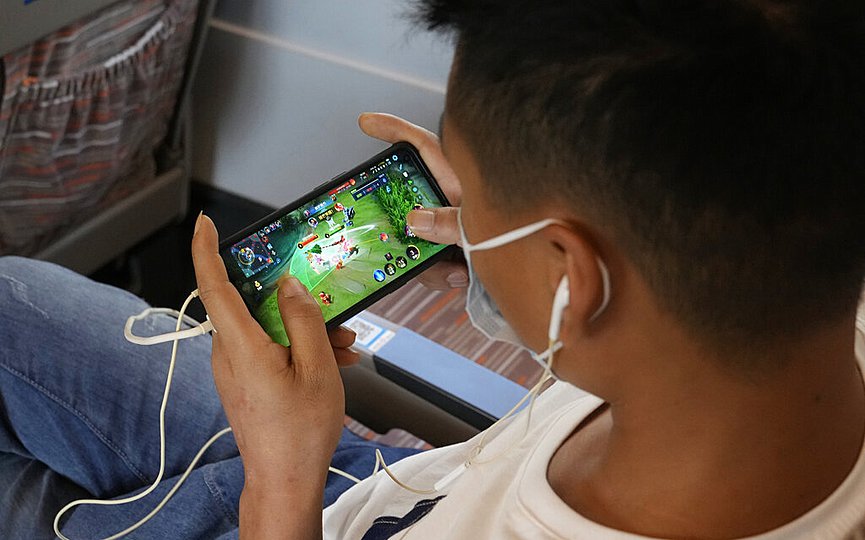 各類電子遊戲均可付費找「代練」幫助升級或過關。美聯社 各類電子遊戲均可付費找「代練」幫助升級或過關。美聯社