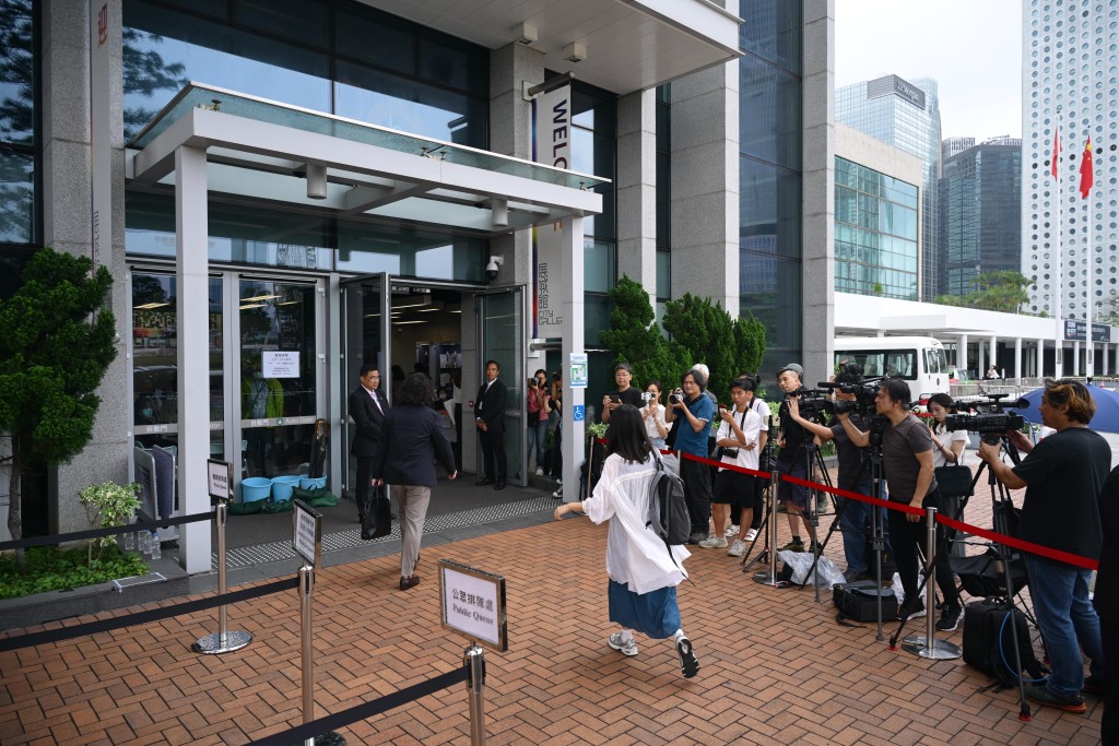 聆訊繼續在展城館舉行。