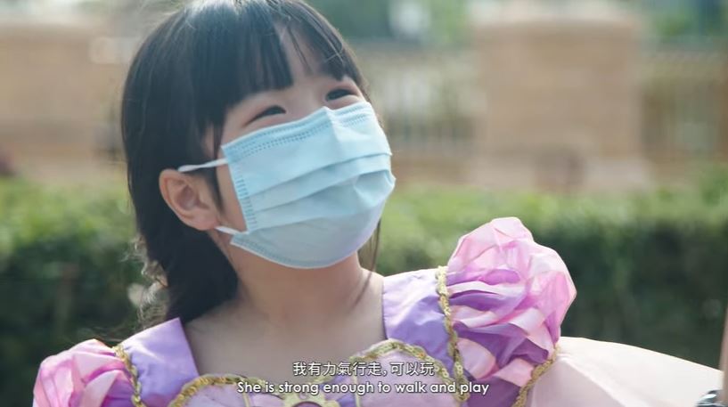 5歲血癌女童去迪士尼圓公主夢。影片截圖