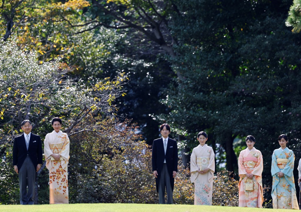 今年10月，日本皇室於東京赤坂宮皇家花園。（路透社）