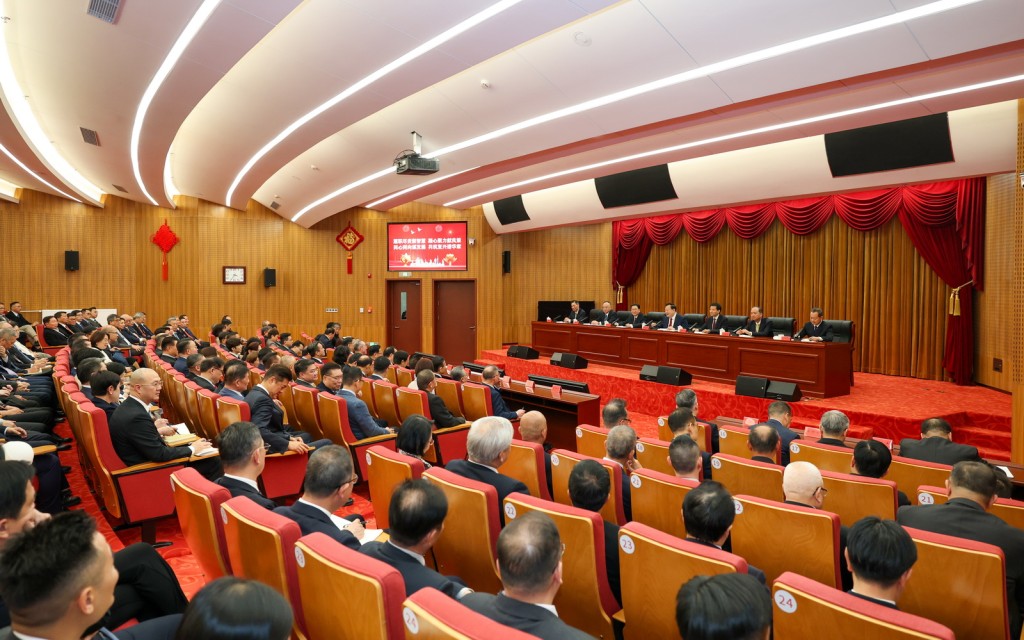 港澳地區全國人大代表、全國政協委員今午(3日)到中央港澳工作辦公室、國務院港澳事務辦公室座談交流。 港澳地區全國人大代表、全國政協委員今午(3日)到中央港澳工作辦公室、國務院港澳事務辦公室座談交流。