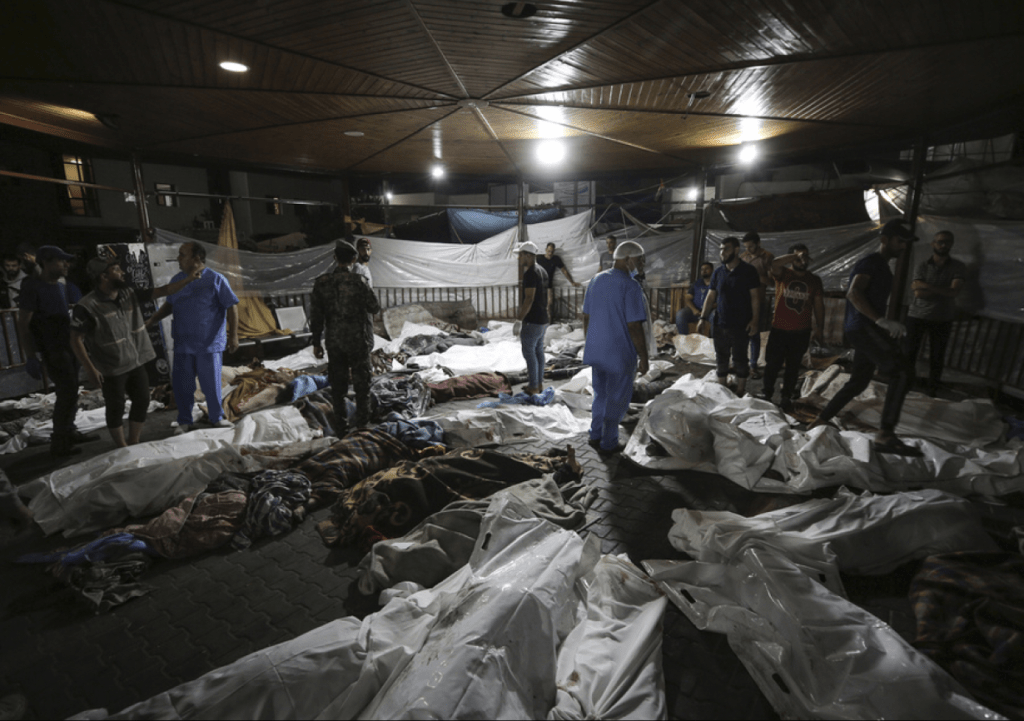 巴勒斯坦衞生部指，以軍空襲加沙一醫院，造成500人死亡，事件打亂拜登訪問以色列的行程。美聯社