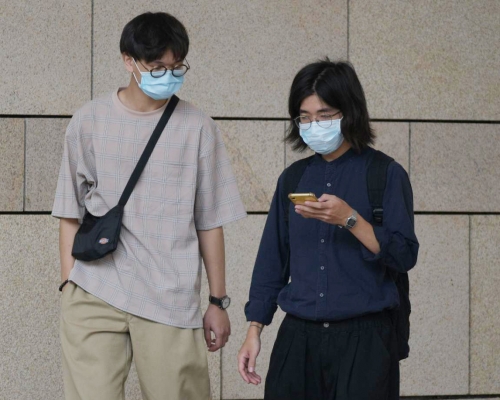 左起：被告文家健、范瑜。