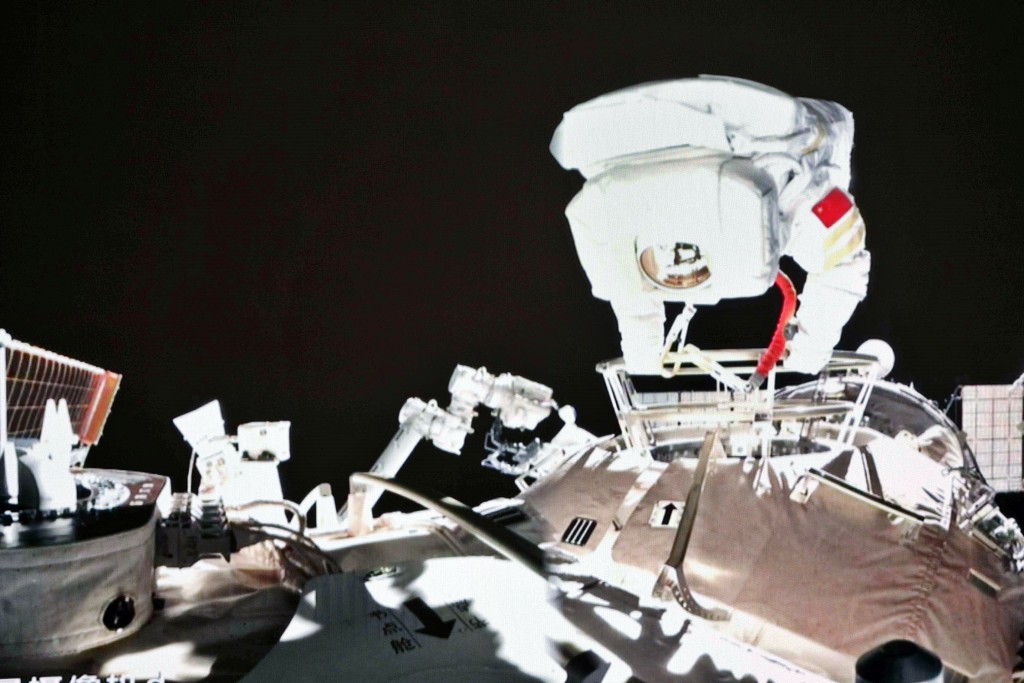 神舟十三號乘組兩名航天員已成功出艙。新華社