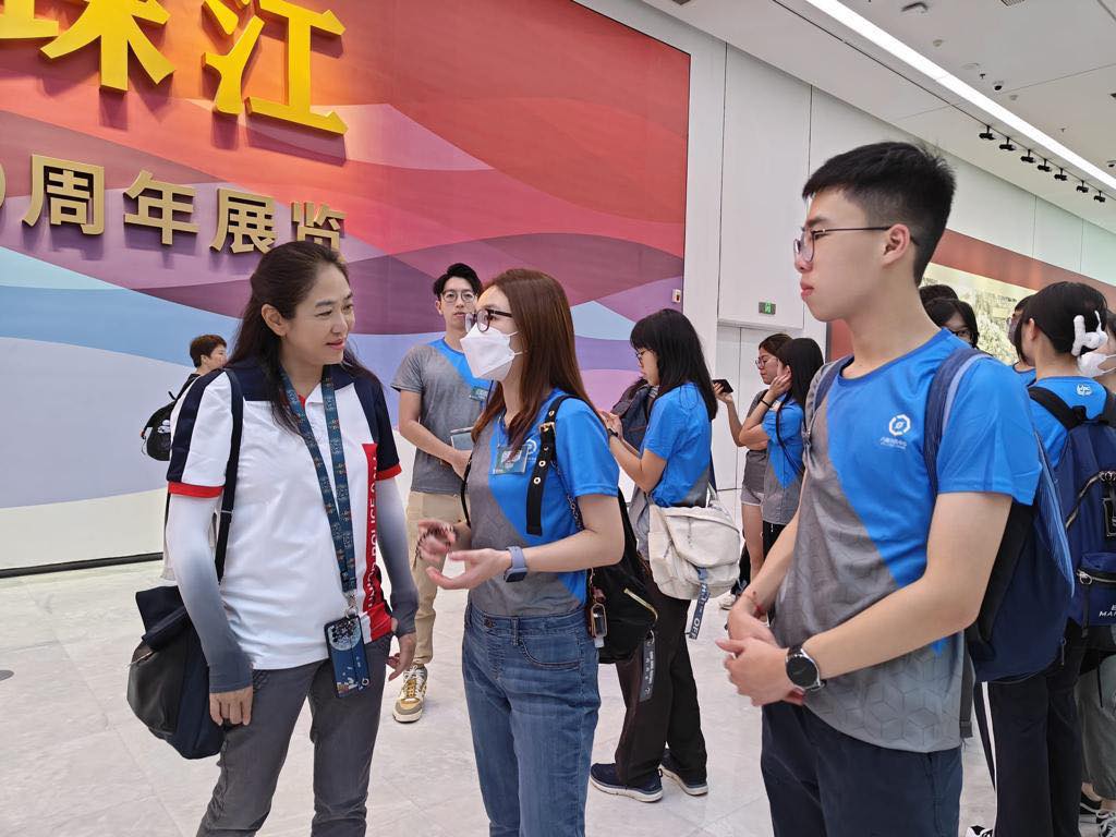學員由清華大學生帶領。